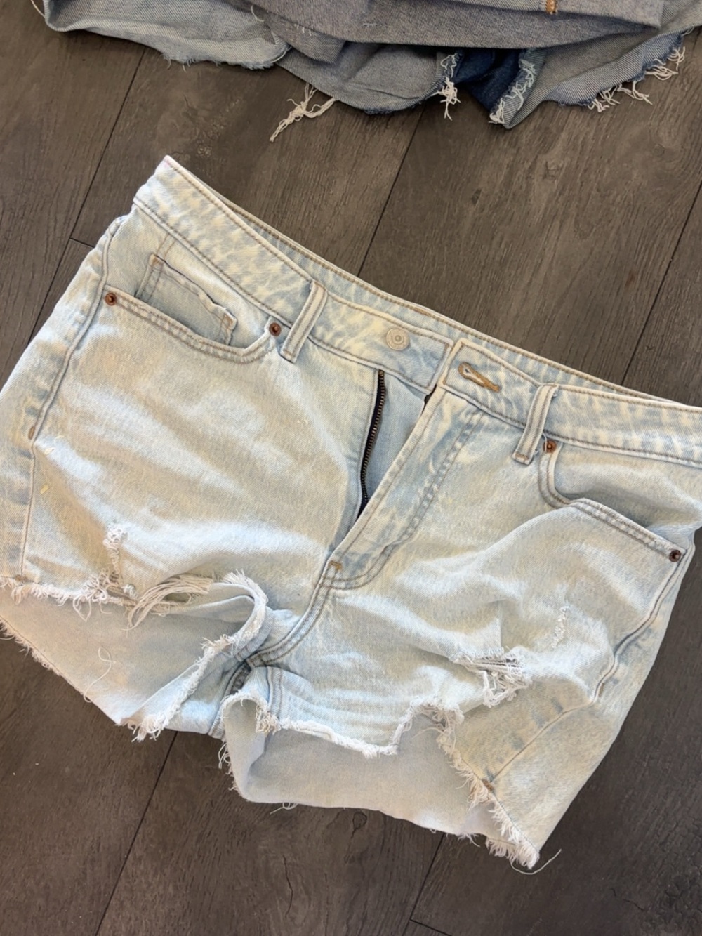 LEVI light wash Denim Shorts